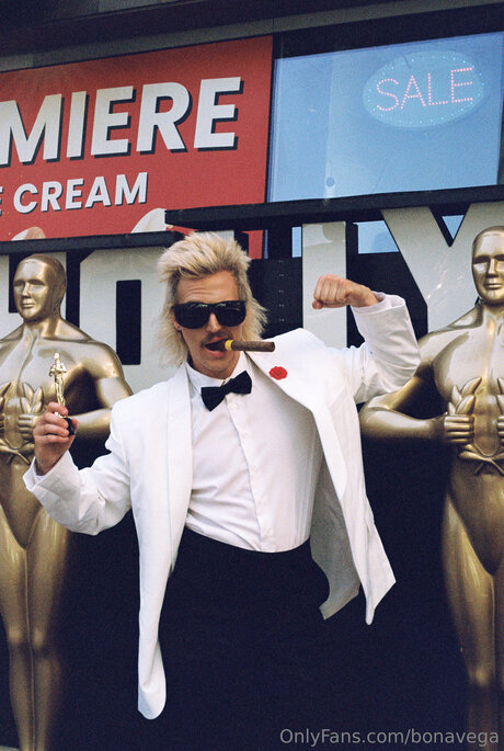 Bonavega 高品質のポルノスター 写真