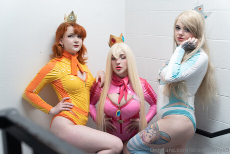 Strawbunnyx0 ポルノモデル ギャラリー