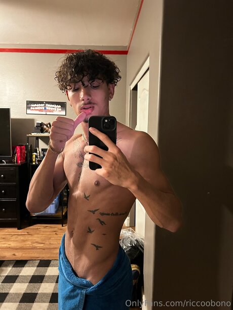 Riccoobono エロティックなスター 写真