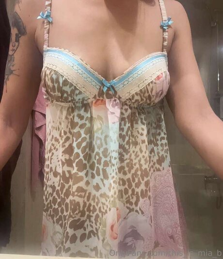 This Is Mia B 無料スター 写真