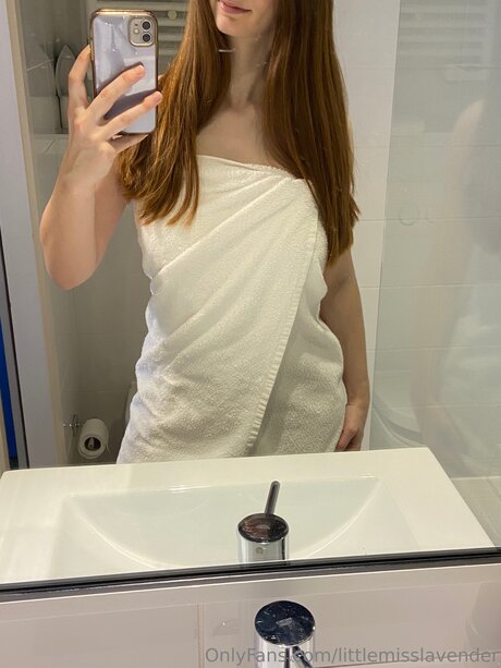 Littlemisslavender ポルノモデル 画像