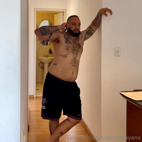 Scotybrayanx スター ヌード 写真