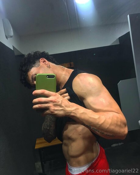 Tiagoariel22 ヌードモデル 写真
