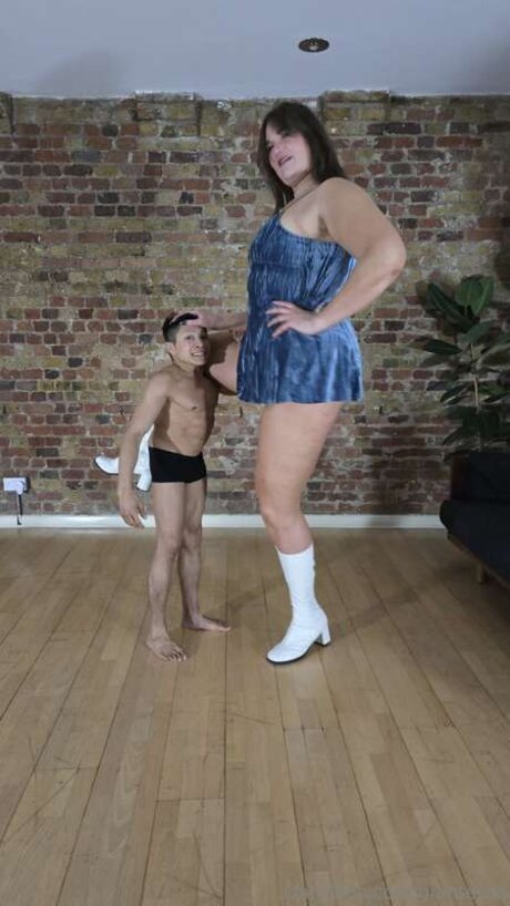 Giantessa セクシー女優 写真