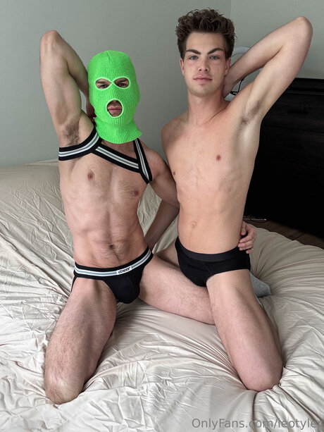 足 熟女 OnlyFans 裸 写真