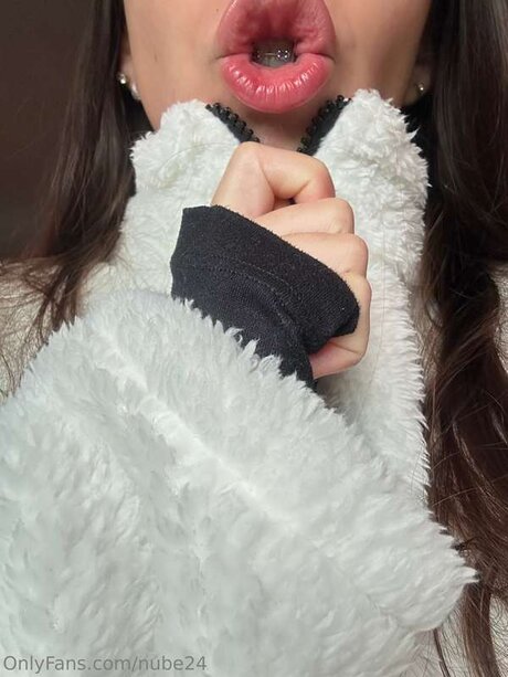 Camile2303 裸のモデル 写真