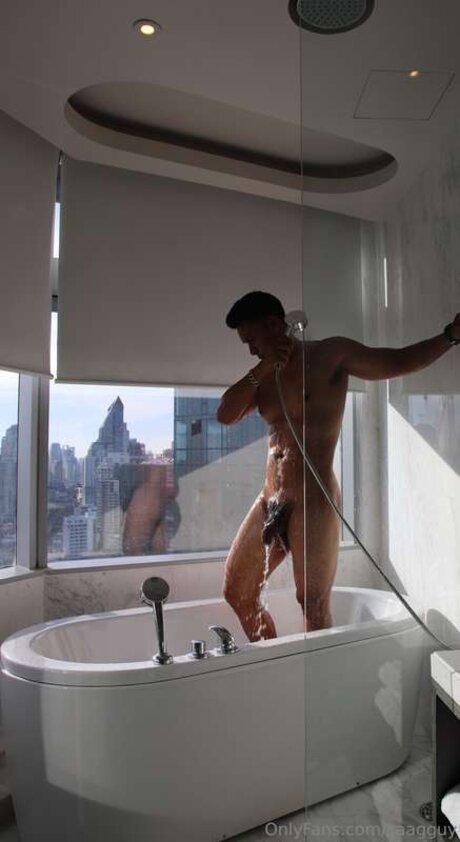 Saagguy ポルノスター エロティック 画像