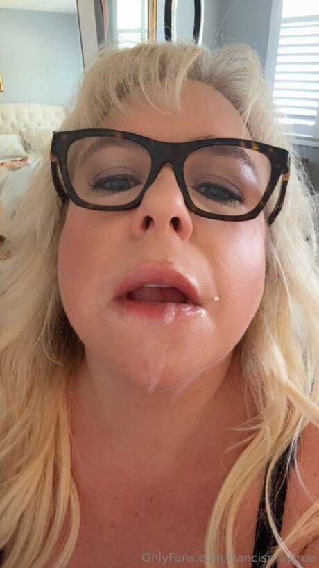 金髪ストリップOnlyFans 素敵 写真