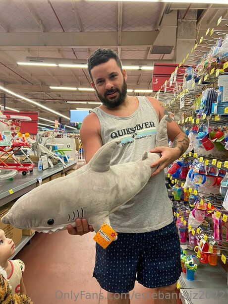 Estebanruiz2022 高品質モデル 写真