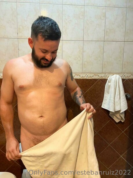 Estebanruiz2022 ホットスター 写真