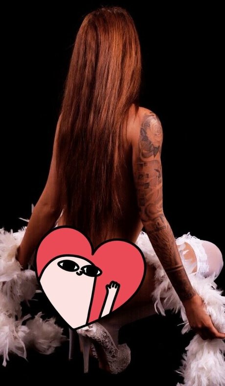 Flora Tabi xxx女優 画像