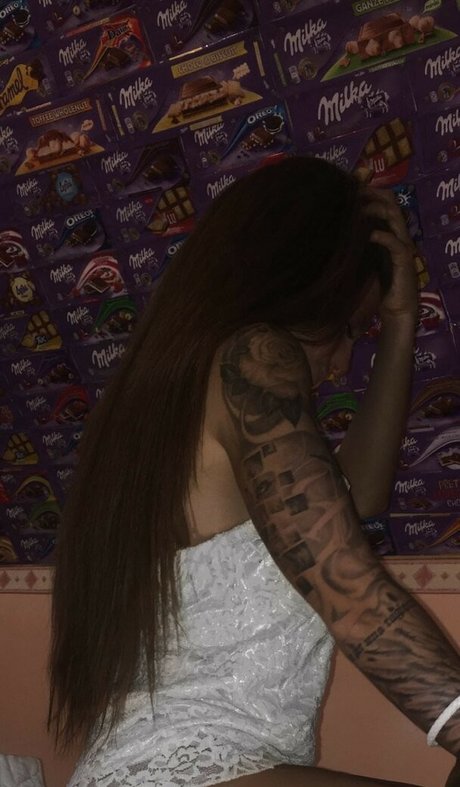 Flora Tabi ポルノスター エロティック ギャラリー