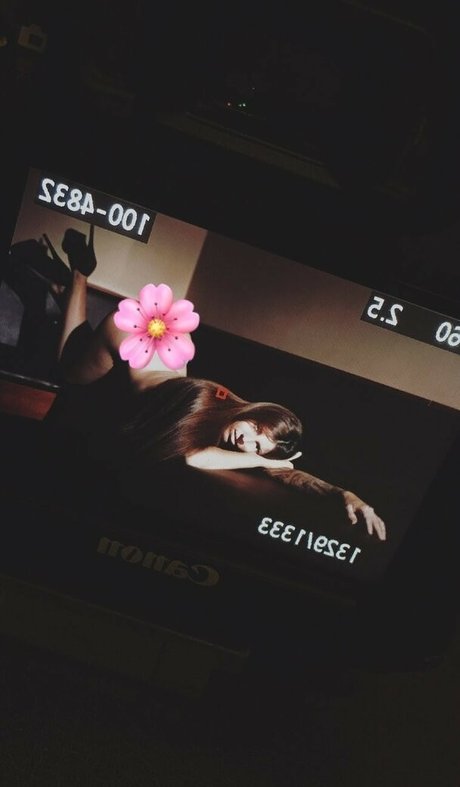 Flora Tabi 独占ポルノスター アーカイブ