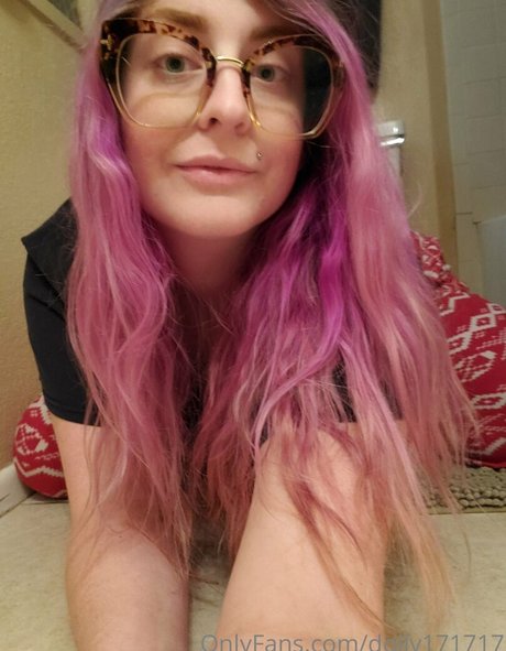 小柄で痩せたOnlyFans ポルノグラフィック 画像