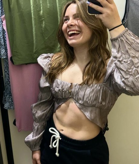 Bridget May アートスター 写真