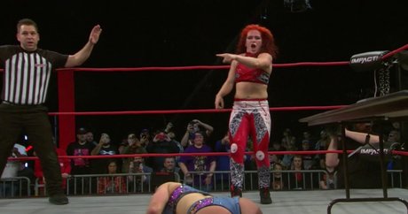 Mickie James 裸のモデル 画像