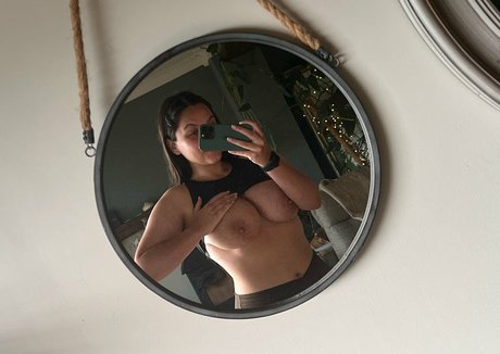 美しいベイビーOnlyFans ヌード 画像