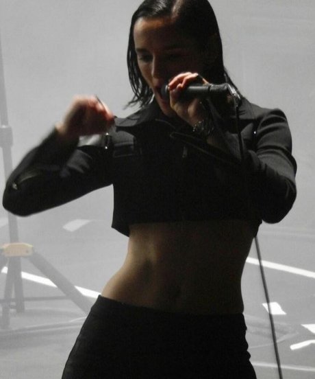 Jehnny Beth 高品質のポルノスター ギャラリー