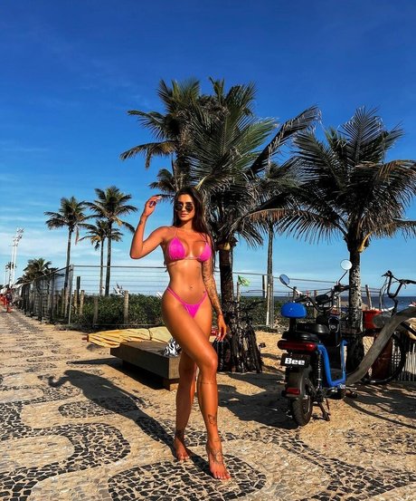 Larissa Dalpasquale セクシーなポルノスター 写真