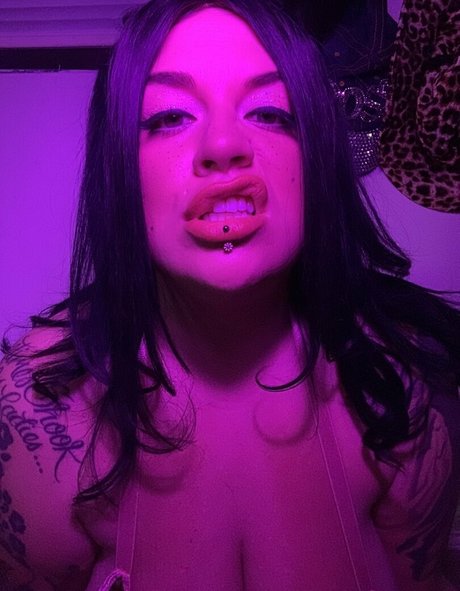 細くて大きなお尻のOnlyFans セクシーヌード 画像