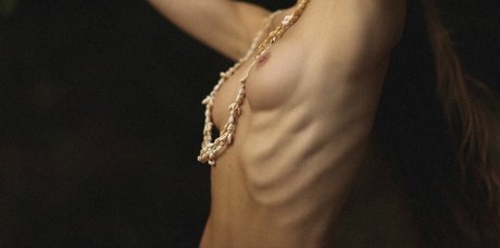 ぽっちゃりエモOnlyFans セクシー裸 画像