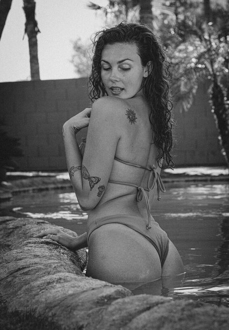 presssme ポルノスター ヌード 写真