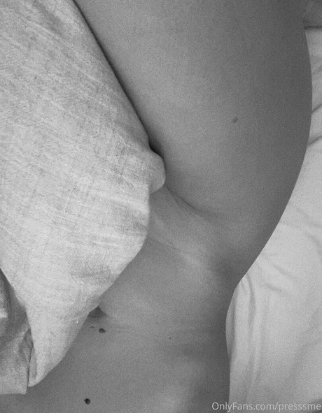 presssme 裸のモデル 写真