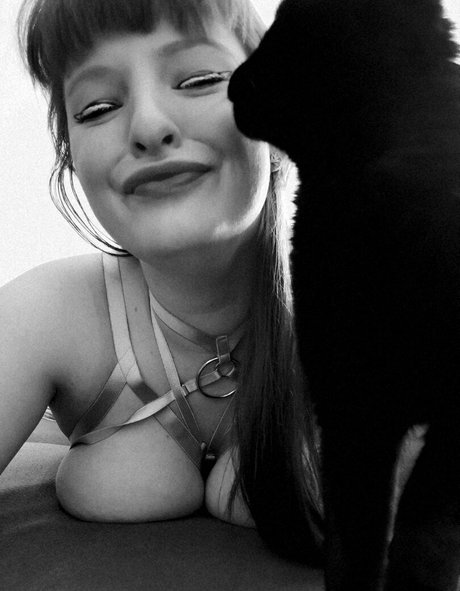 doenill ヌード女優 ギャラリー