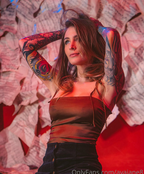 avajane8 スター 裸 写真