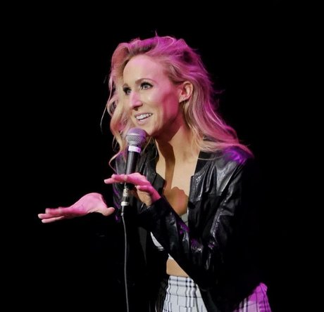 黒檀のシャワー OnlyFans セクシーxxx 写真