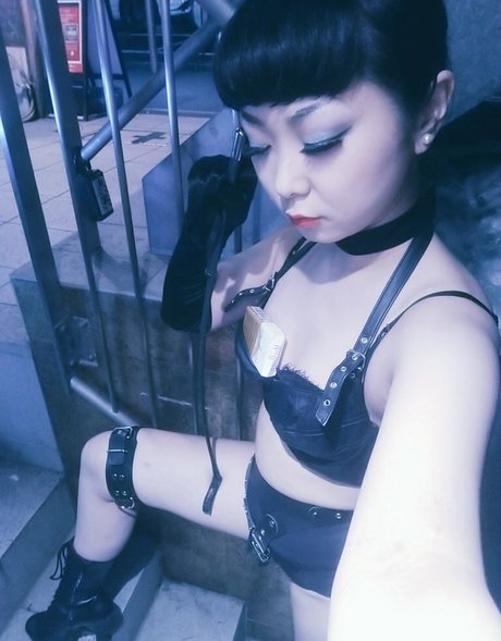 Mistress Orchid 美しいモデル ギャラリー