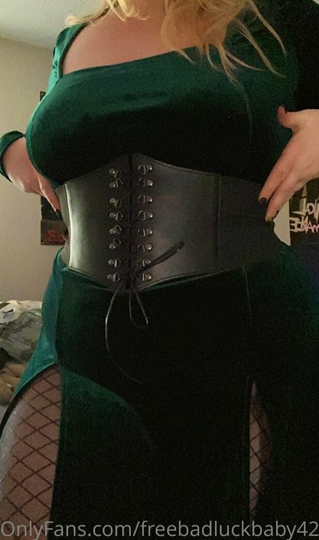 freebadluckbaby420 スター ヌード 写真