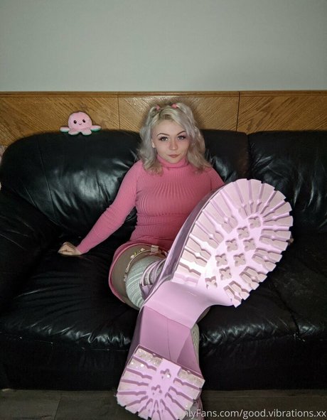 小柄な妻OnlyFans 美しいヌード 写真