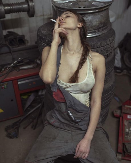 Anastasiia Zakharenko アート女優 写真