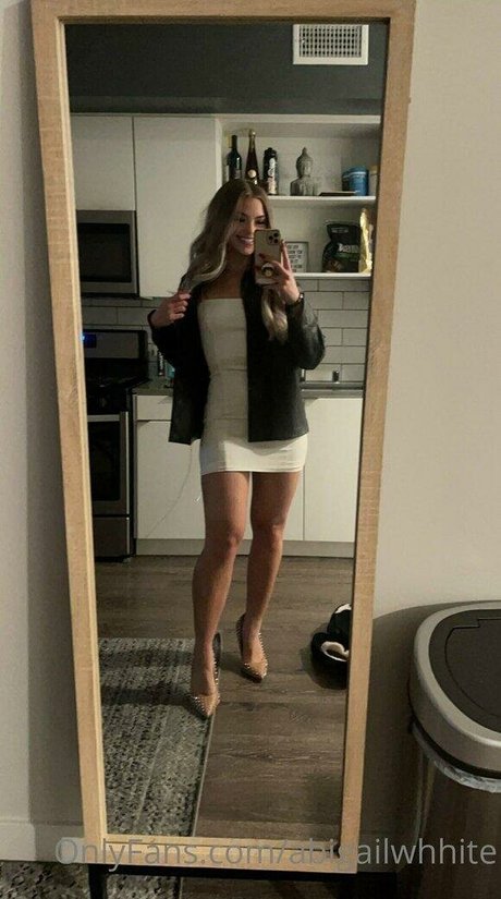 Abigail White 裸モデル 写真