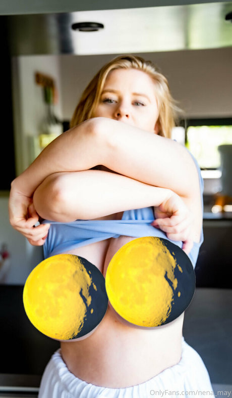 Nena May ヌードモデル 写真