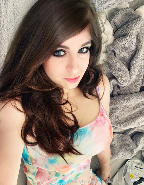 kayleighcrossdresser アダルトモデル 写真