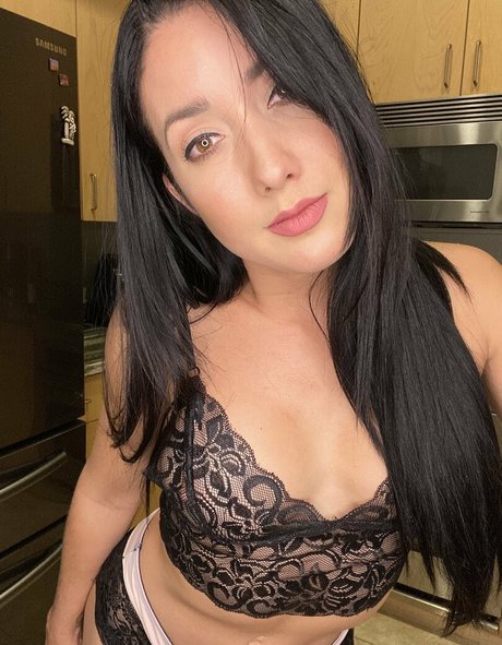 大きな黒い猫OnlyFans セクシー裸 写真