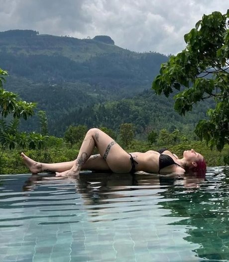 Young Leosia 限定スター ギャラリー