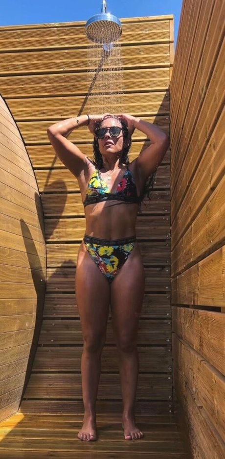 モデルOnlyFans 無料セクシー 写真