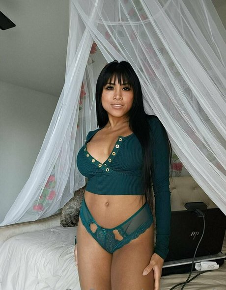 裸のトゥインクOnlyFans ポルノグラフィック 写真