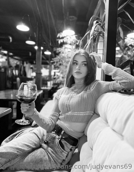 熟女ティーンOnlyFans ポルノグラフィック 画像