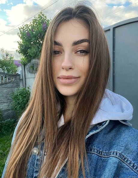 曲線美の熟女OnlyFans 美しい裸 写真