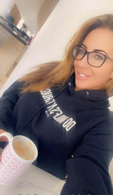 フラットオンリーファン ホットヌード 写真