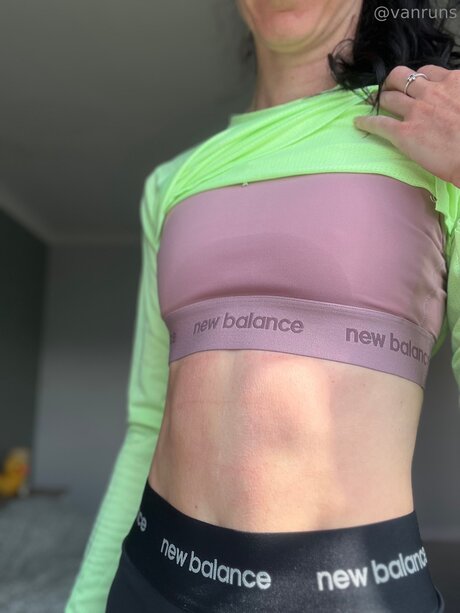 Vanruns 裸のポルノスター 写真