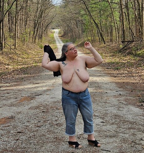 イタリア人熟女OnlyFans 無料ヌード 写真