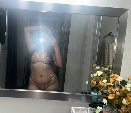 U118646095 裸のモデル 写真