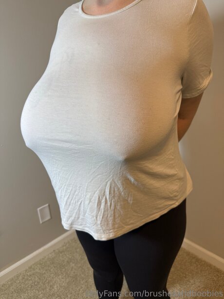 Brushesandboobies ヌード女優 画像