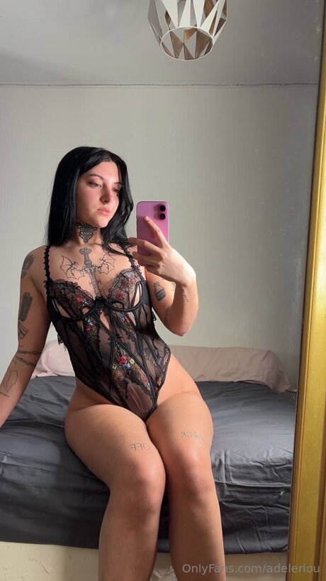 Adeleriou 素敵なポルノスター 写真