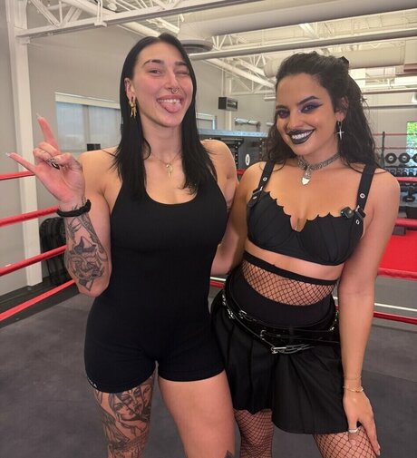 Nina Drama エロティックなポルノスター 写真